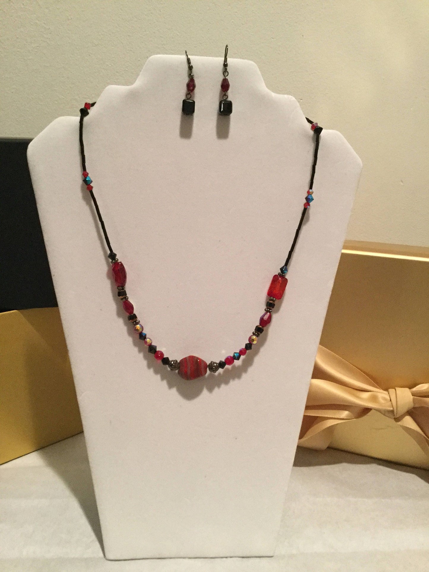 Red & Black Stone Necklace w/Earrings