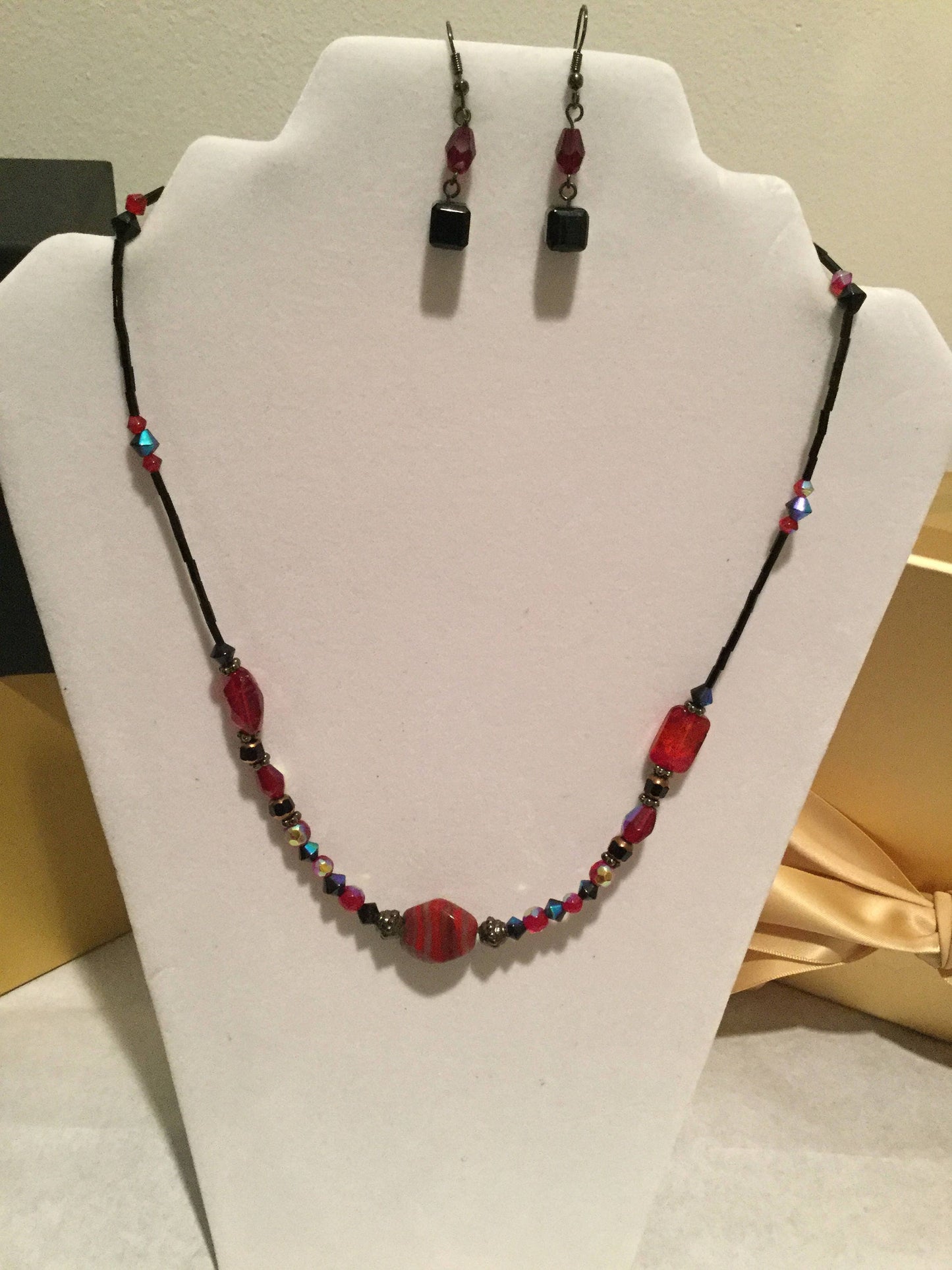 Red & Black Stone Necklace w/Earrings