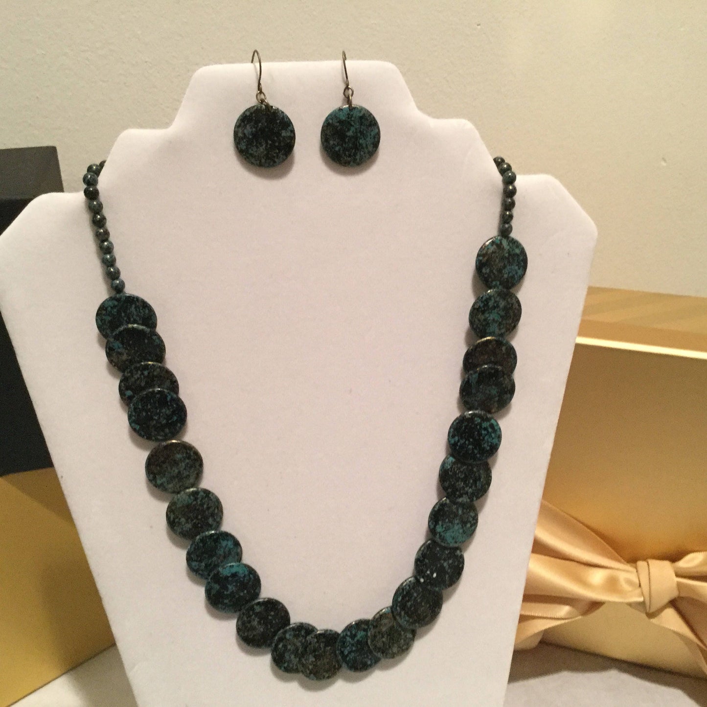 Black, Turquoise & Gold Necklace w/Earrings.