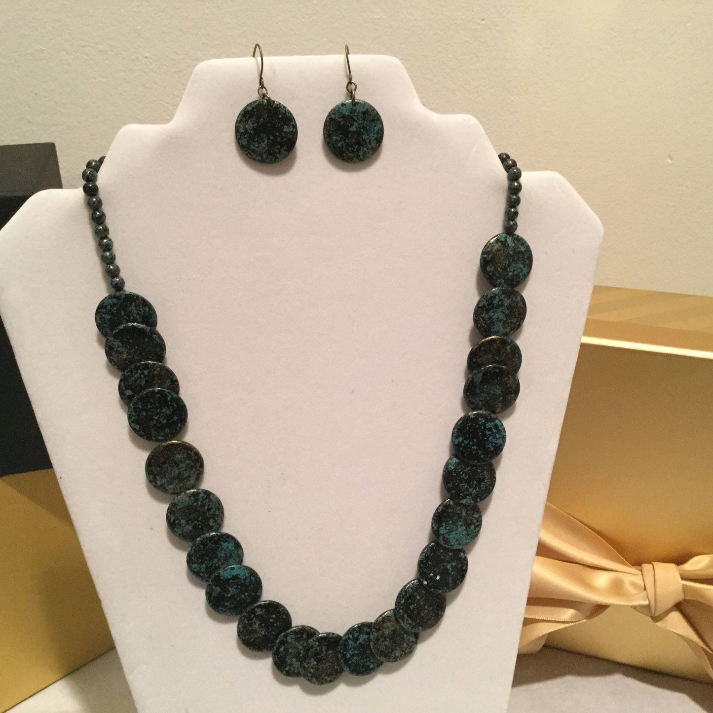 Black, Turquoise & Gold Necklace w/Earrings.