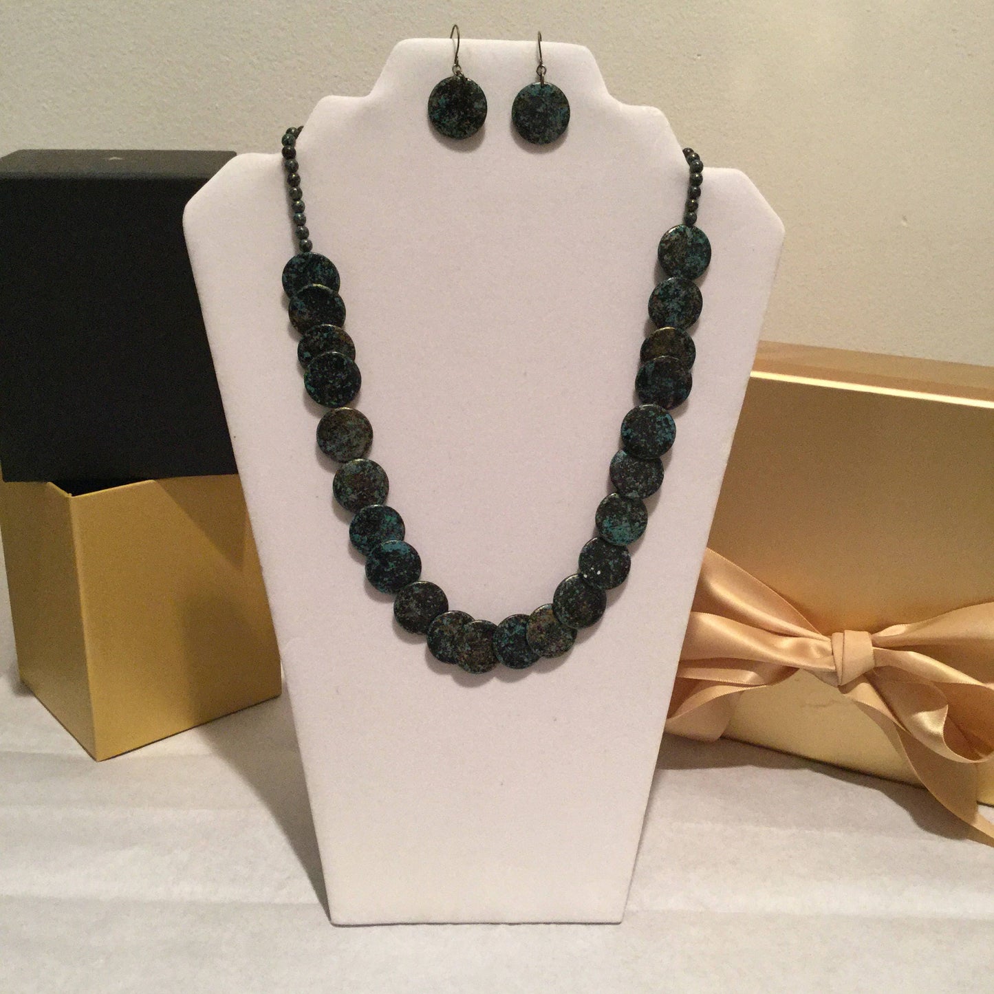 Black, Turquoise & Gold Necklace w/Earrings.