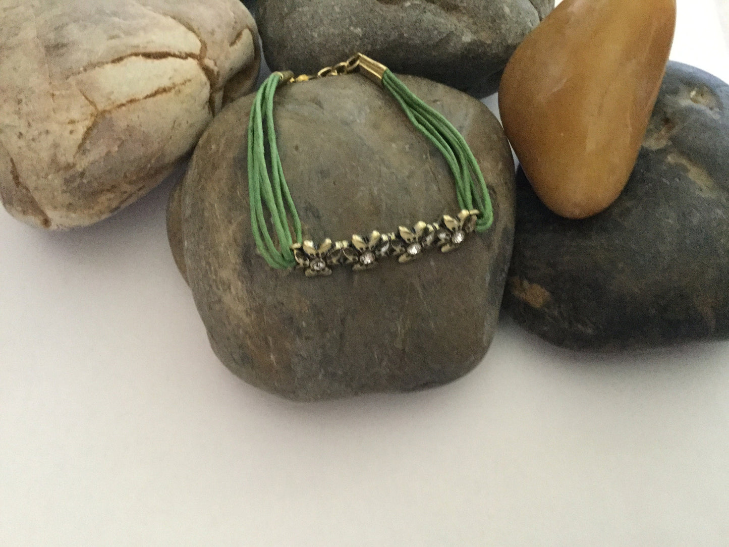 Multiple Flowers w/Stones, Green Hemp Inspirational Bracelet.