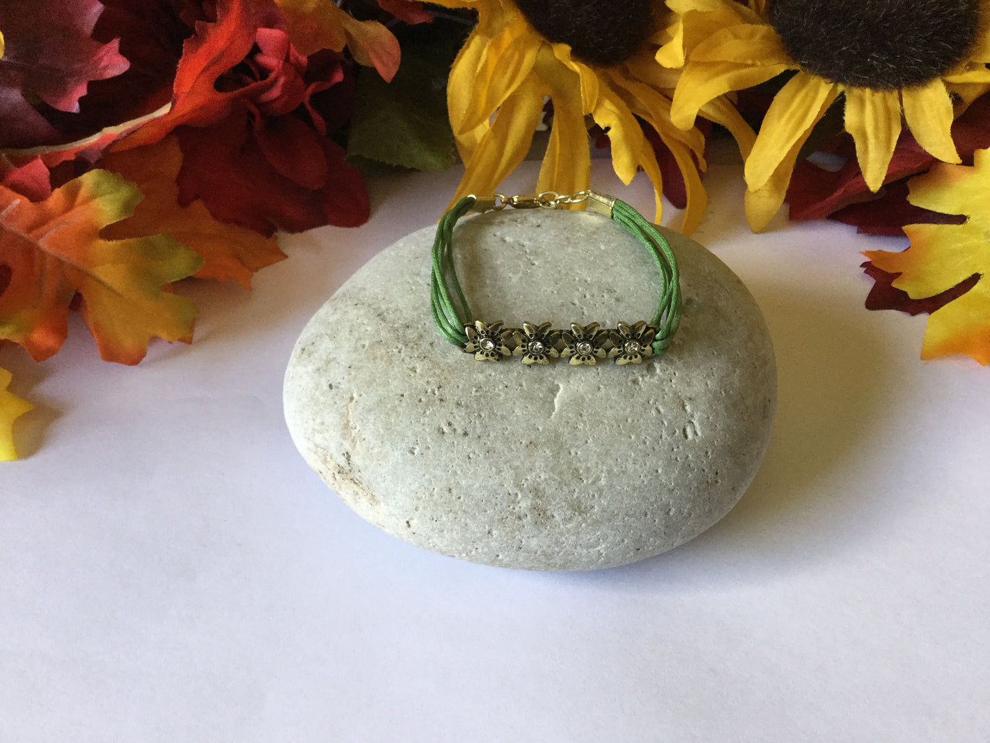 Multiple Flowers w/Stones, Green Hemp Inspirational Bracelet.