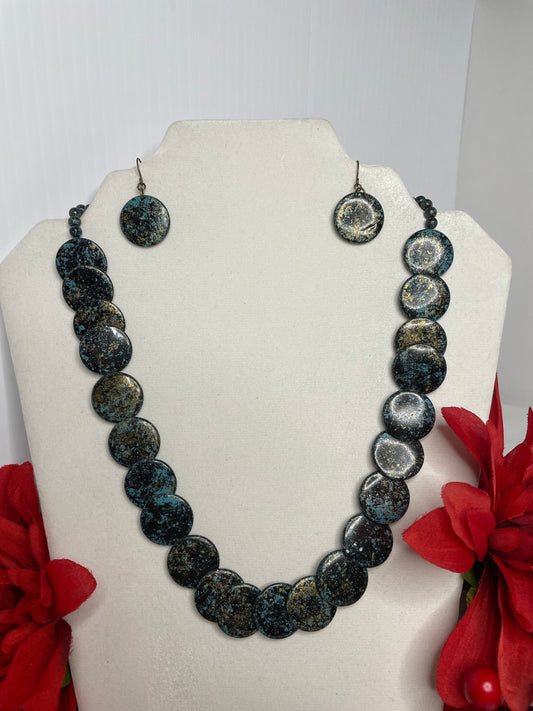 Black, Turquoise & Gold Necklace w/Earrings.