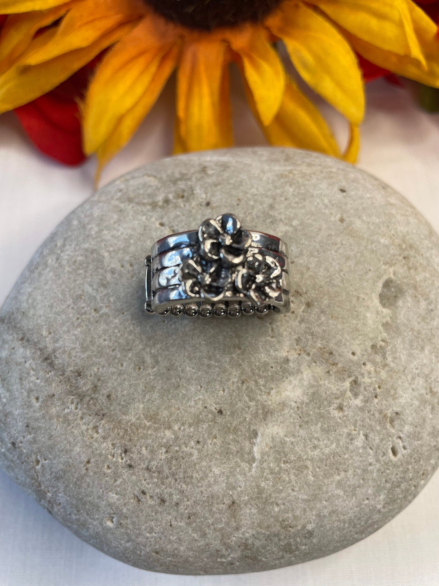 Triple Rose, Classic Ring