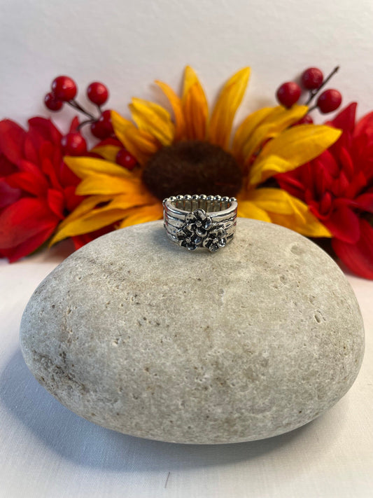 Triple Rose, Classic Ring