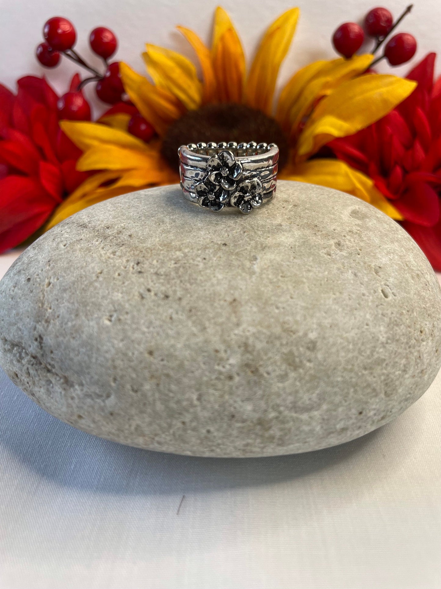 Triple Rose, Classic Ring