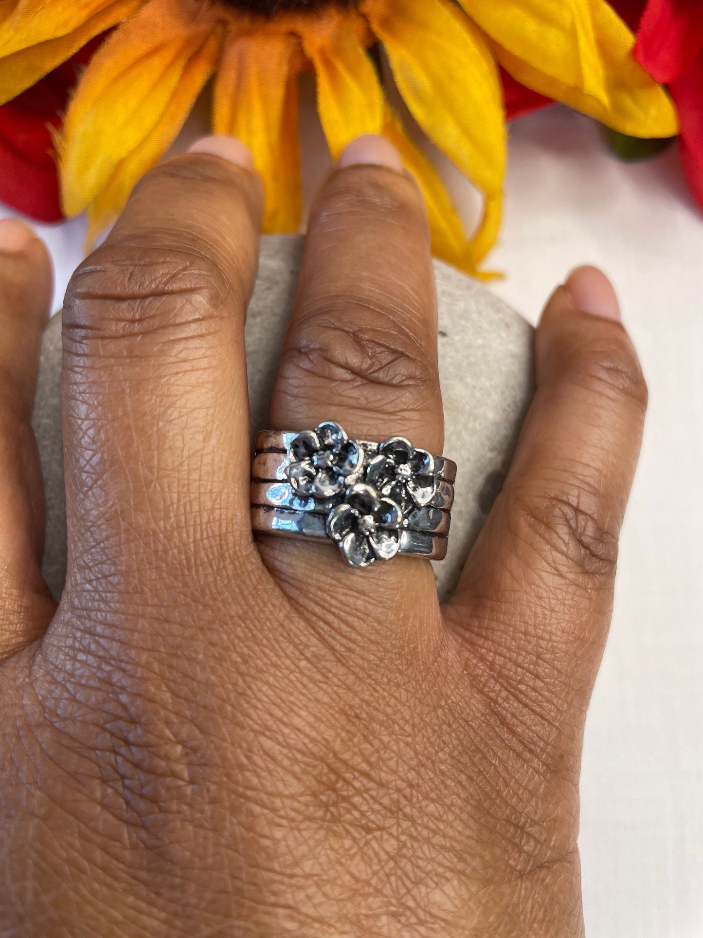 Triple Rose, Classic Ring