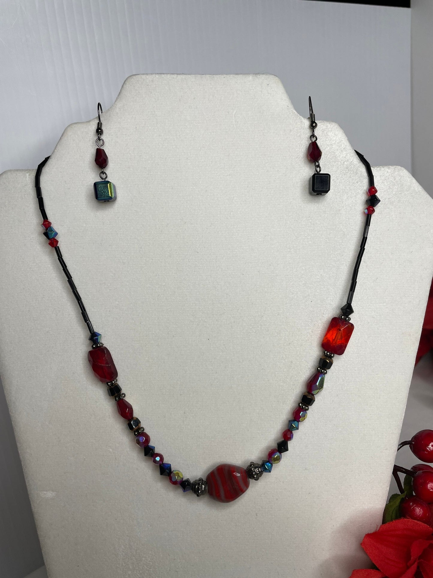 Red & Black Stone Necklace w/Earrings