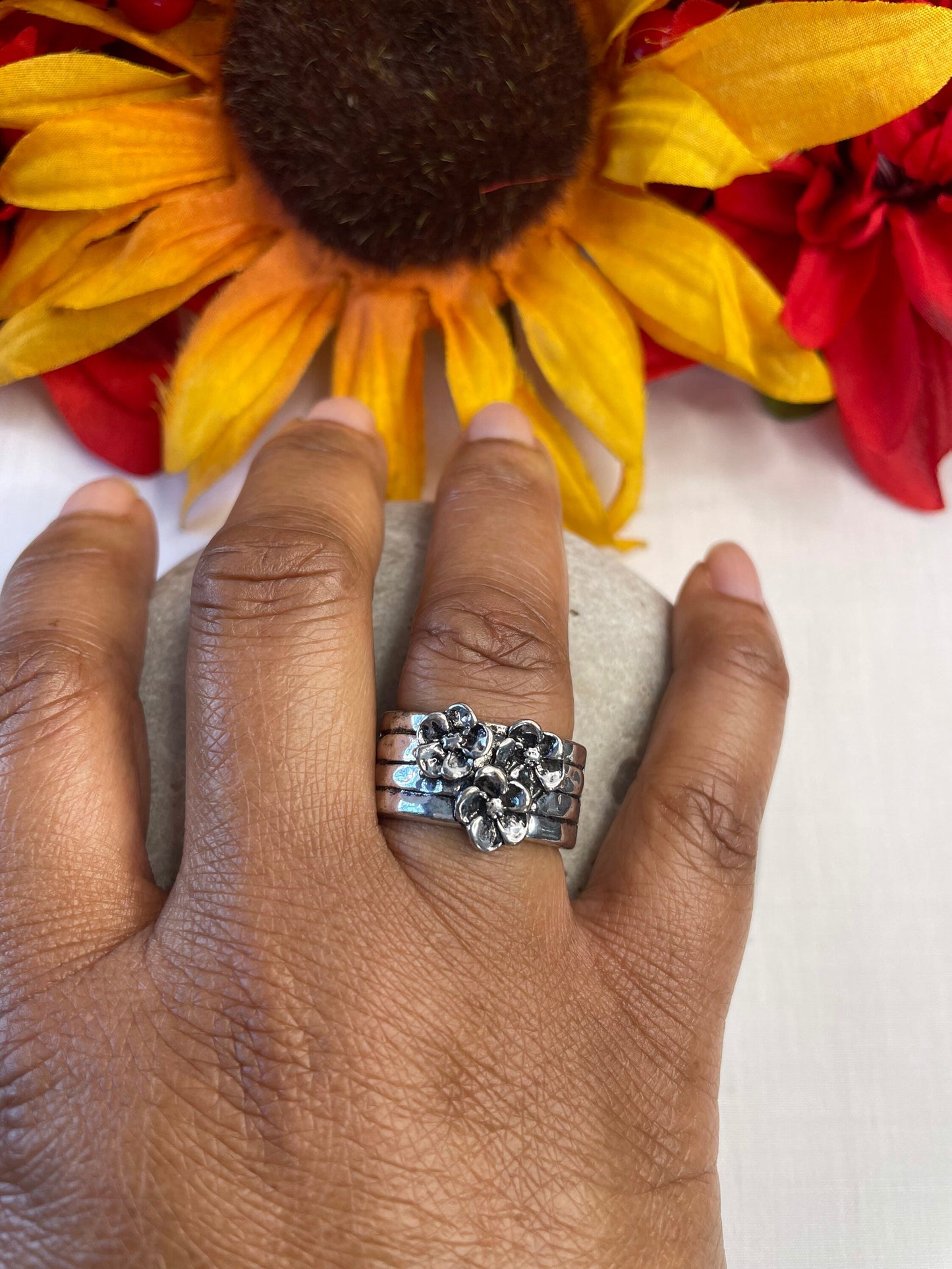Triple Rose, Classic Ring
