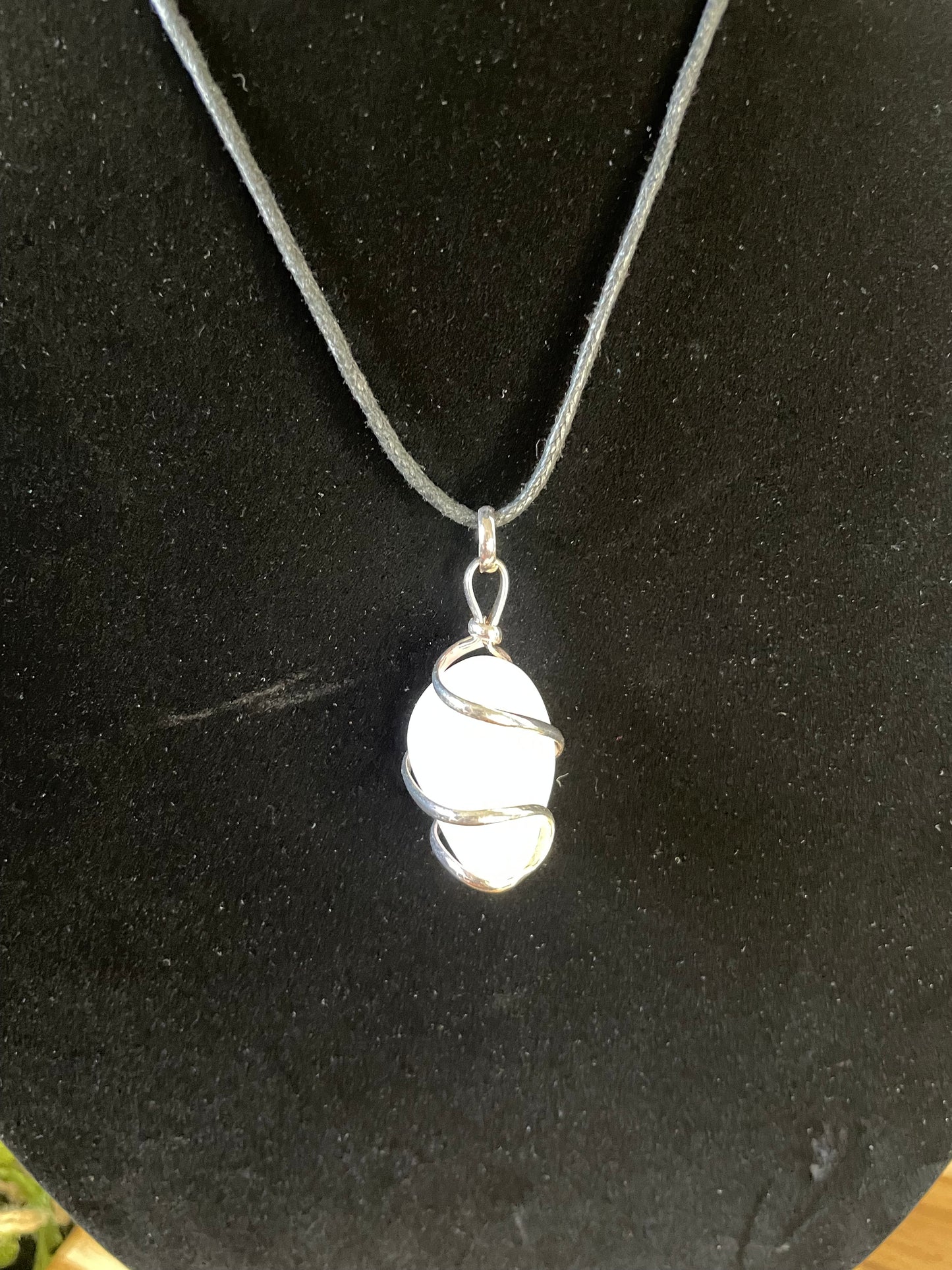 Howlite Crystal Stone, Healing Necklace.