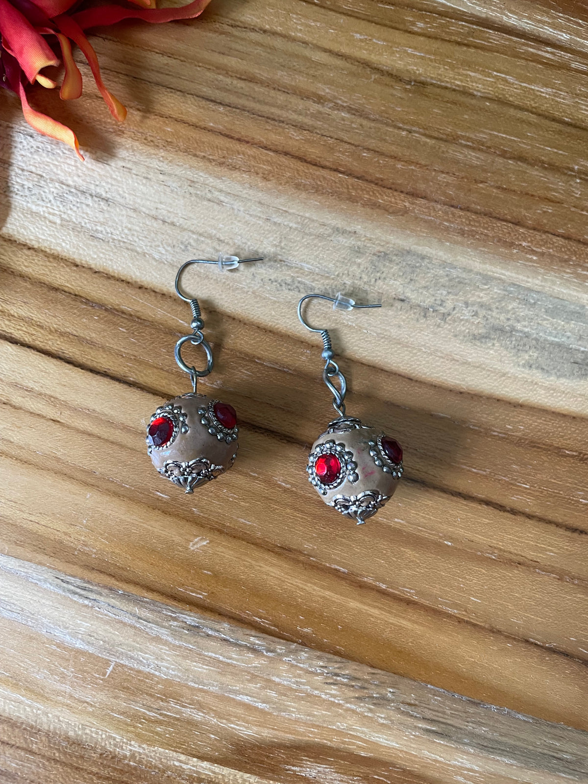 Dark Beige & Silver Chun Ball w/Ruby Stones, Earrings