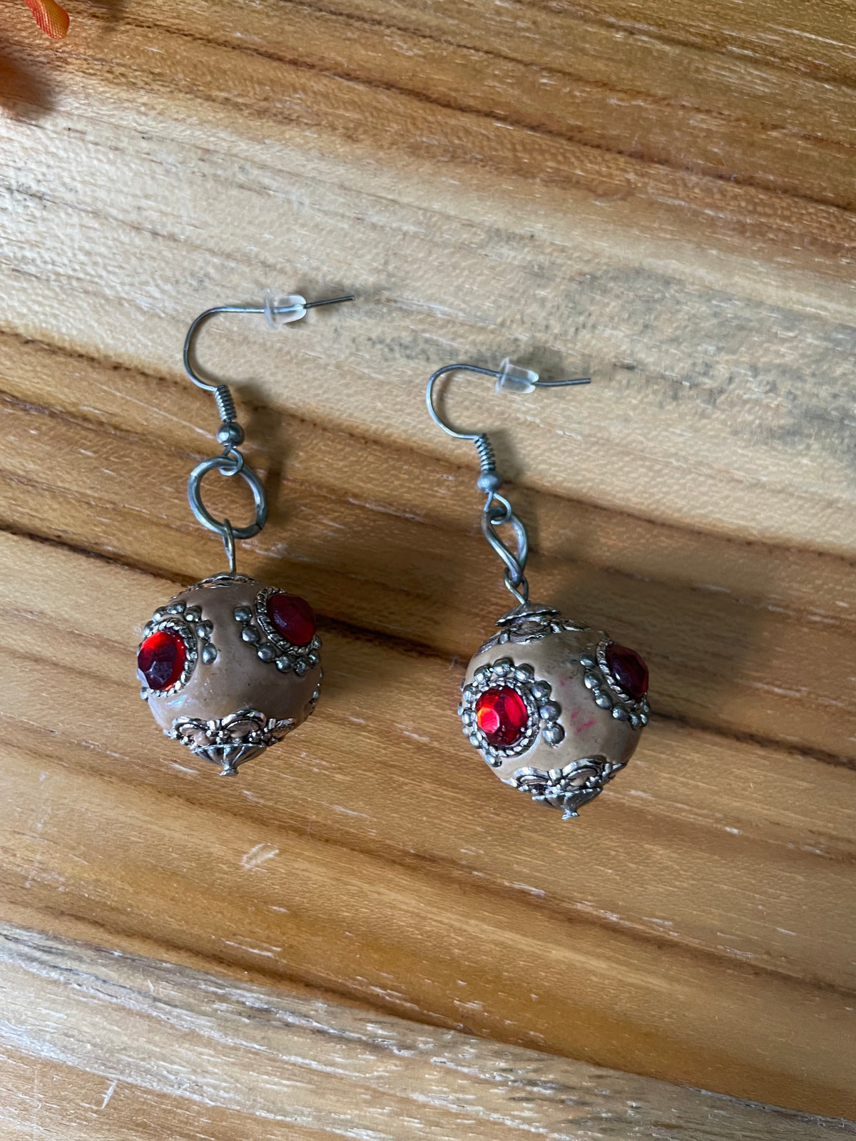 Dark Beige & Silver Chun Ball w/Ruby Stones, Earrings