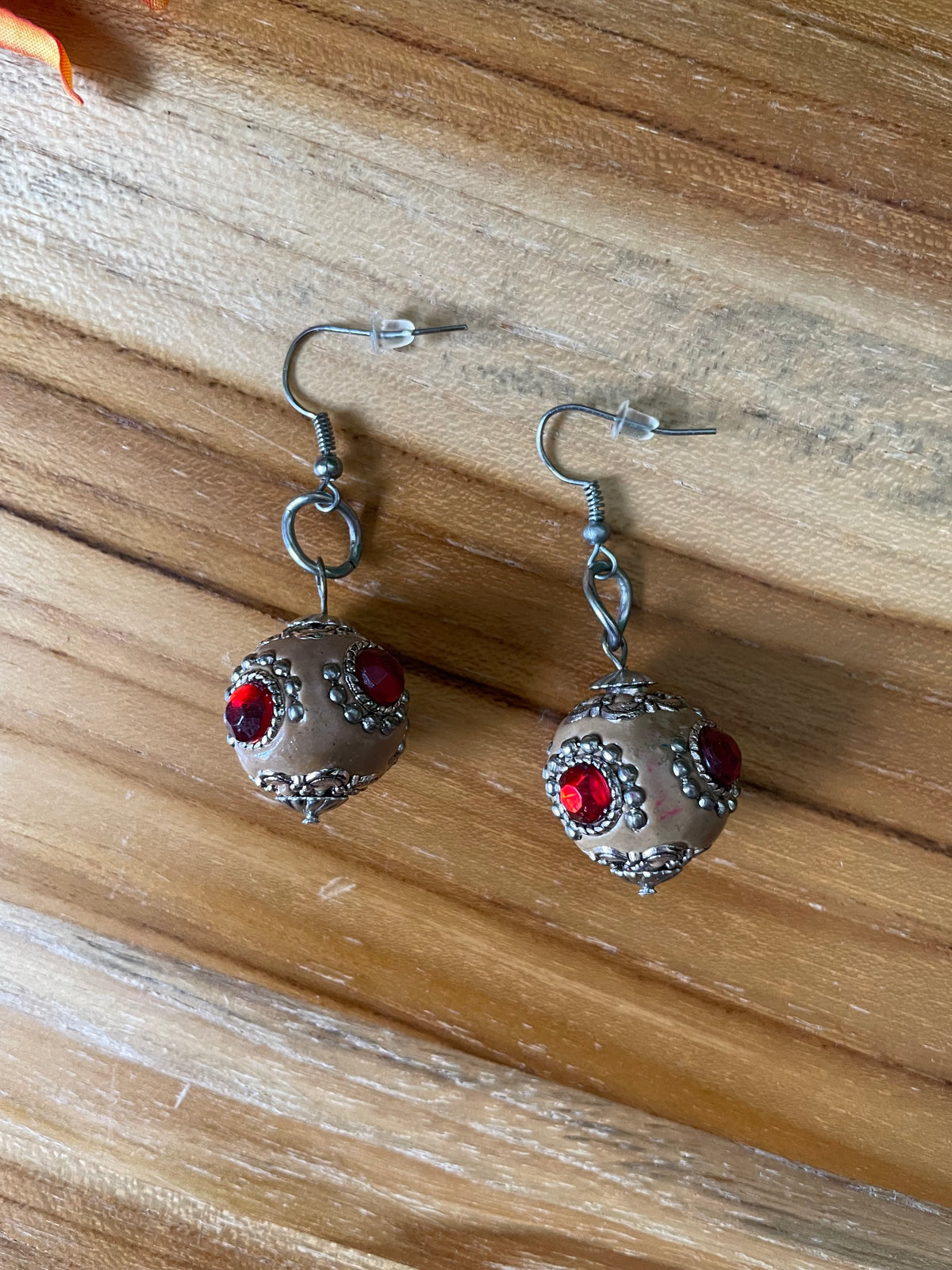 Dark Beige & Silver Chun Ball w/Ruby Stones, Earrings