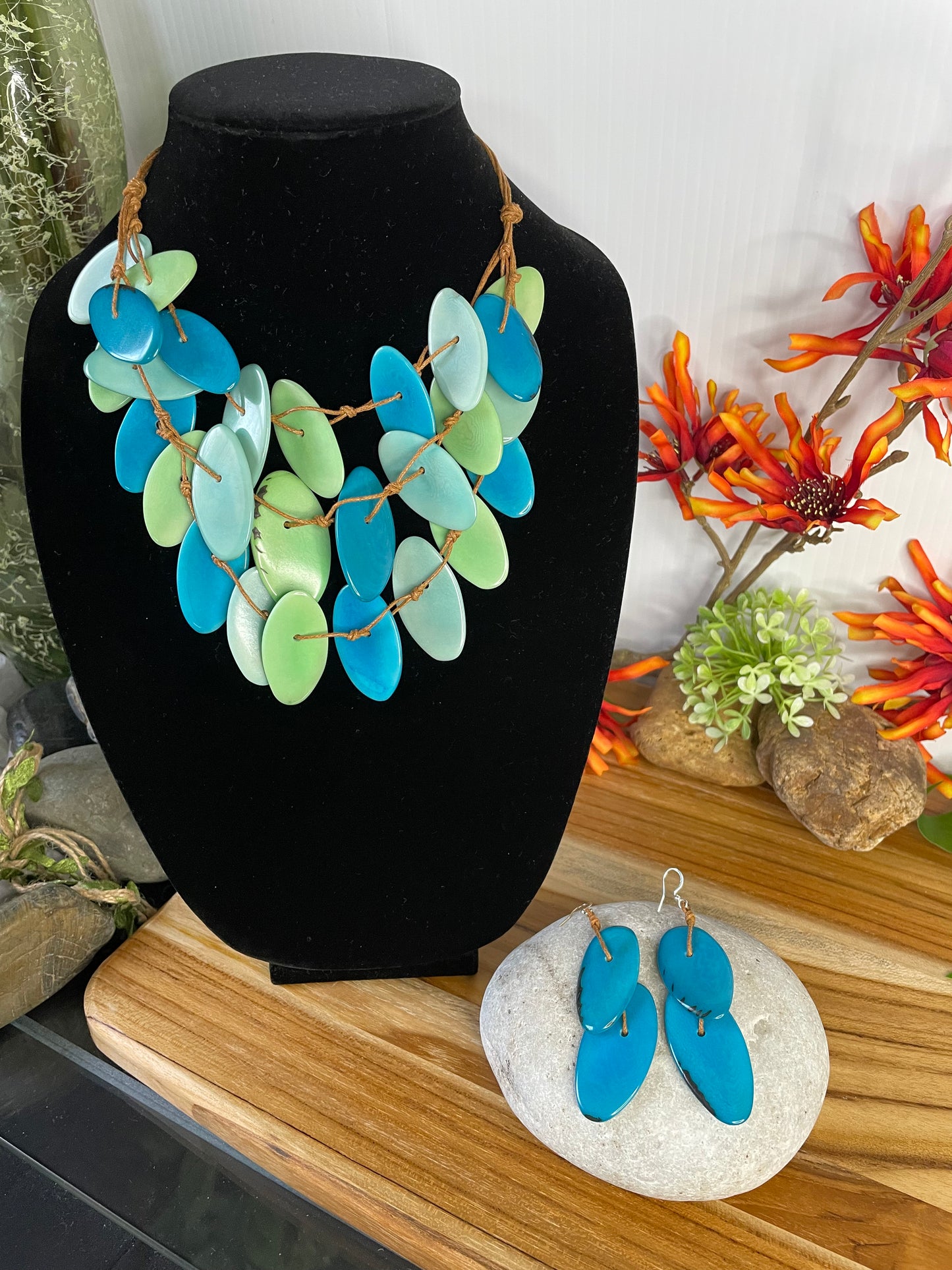 Turquoise & Lime Green Necklace w/Earrings.