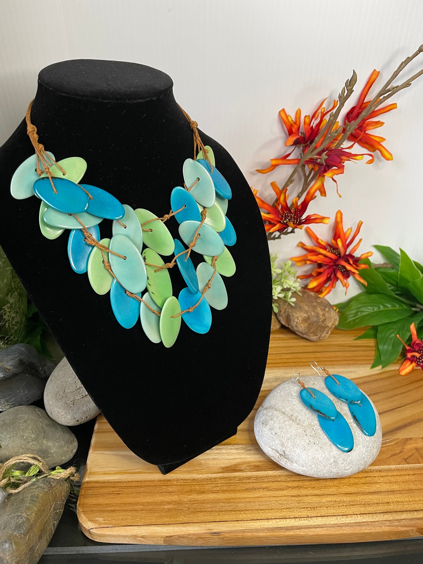 Turquoise & Lime Green Necklace w/Earrings.