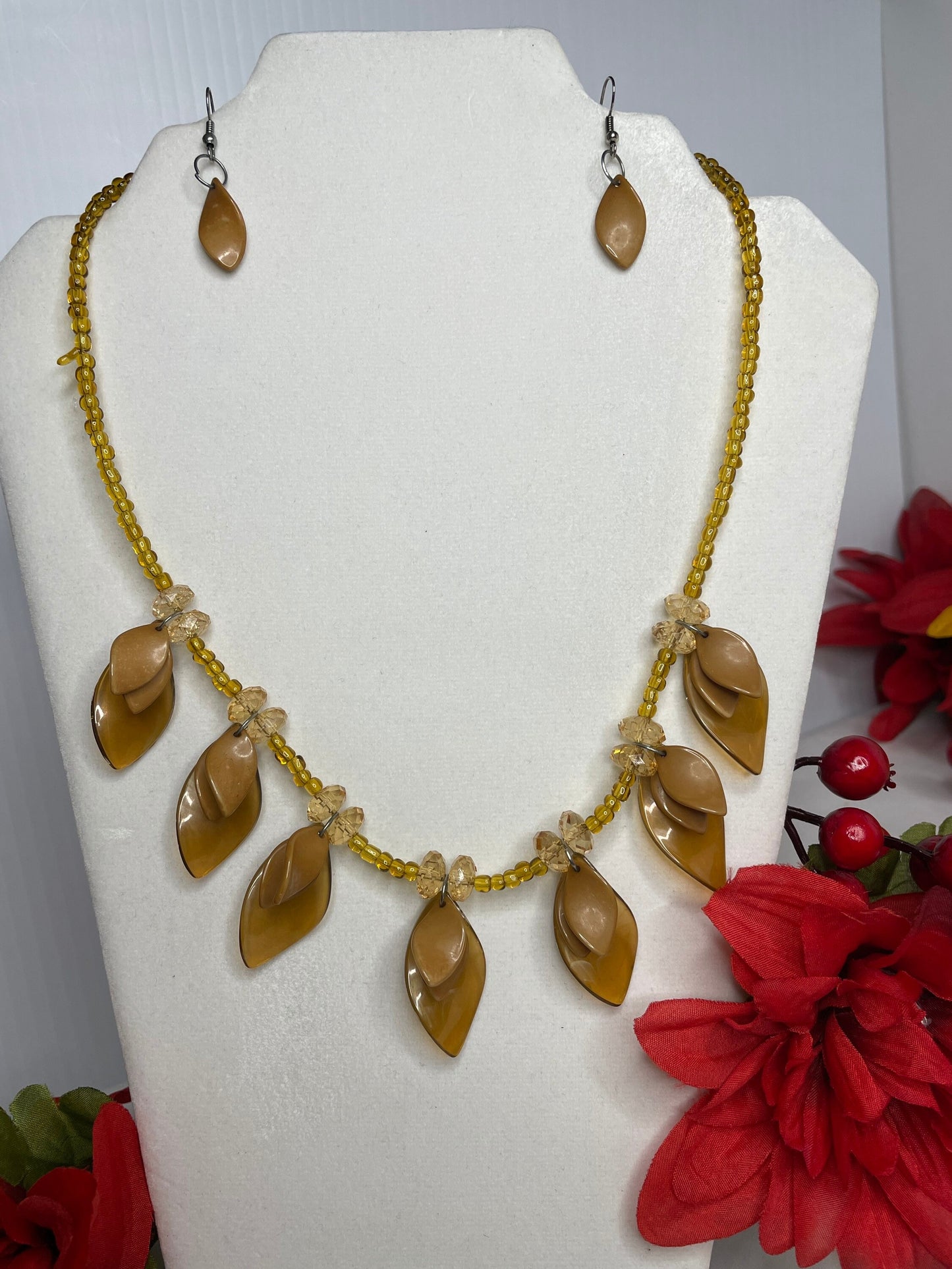 Med Tan, Light Gold Petal Necklace w/Earrings.